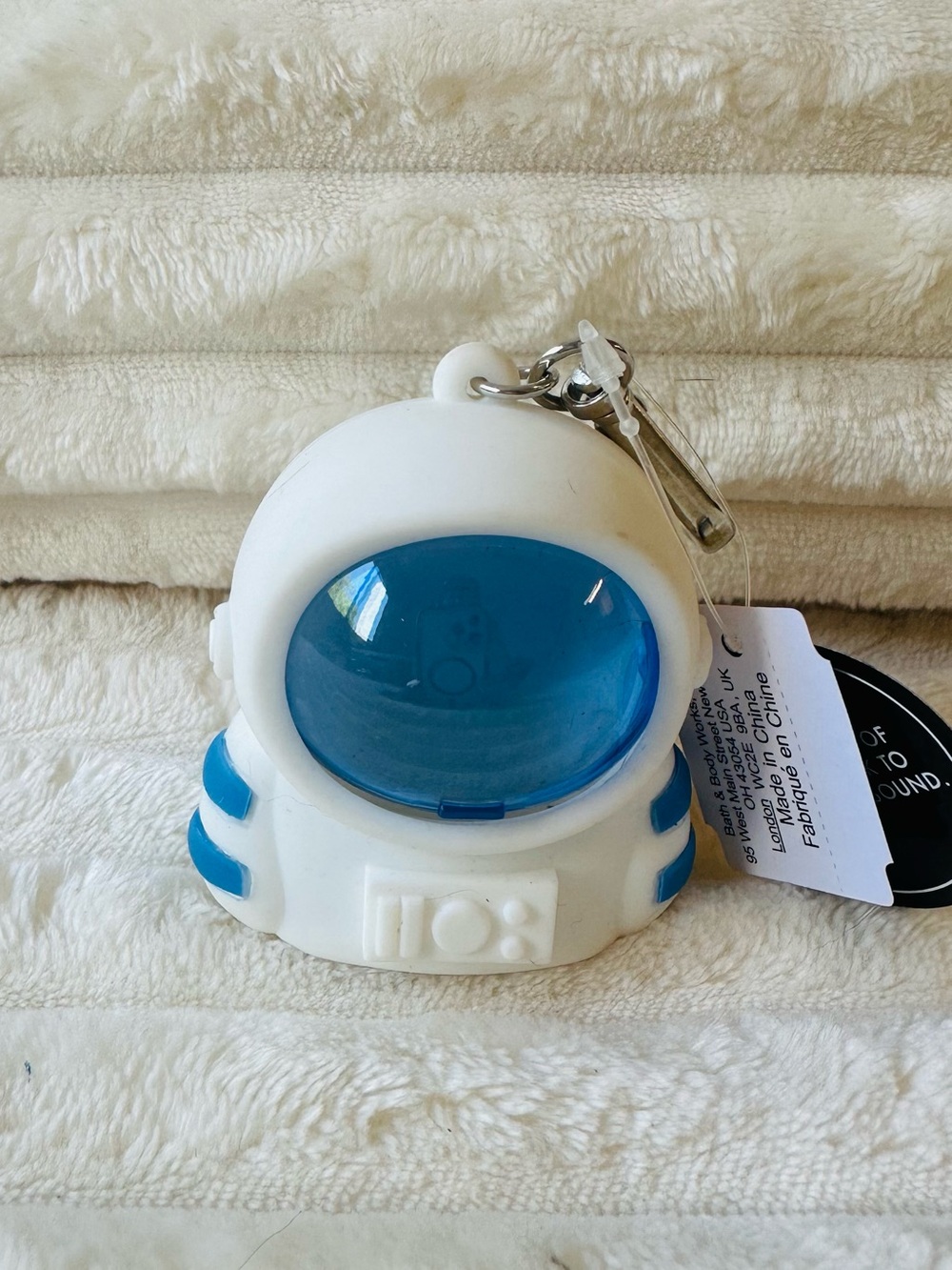 Bath & Body Works White & Blue Astronaut Helmet Pocketbac Keychain